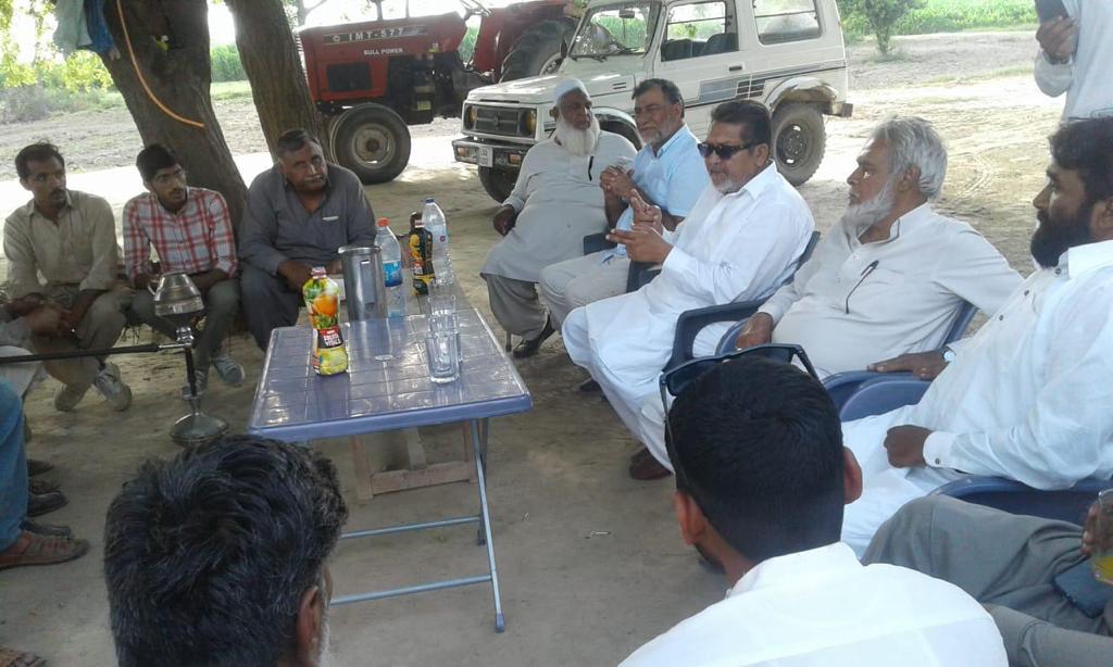 The farmers in Kasur being briefed about the benefits of Traceability